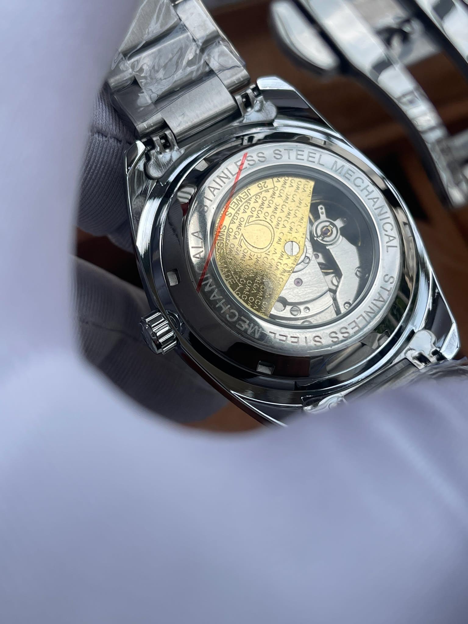 OMEGA WORLD TIMER AUTO (GD)